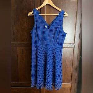 Stunning Donna Morgan Blue Sleeveless V‑Neck Eyelet Fit & Flare Dress 10P